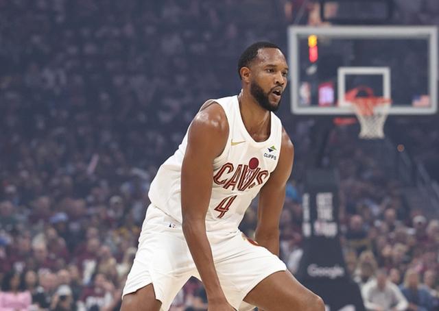 米切尔陷入低谷,掀起高潮连败,引发争议球队命运悬念!